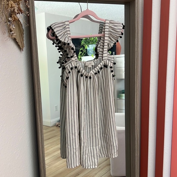 Flutter sleeve tank from Loft (xs) - Picture 1 of 3